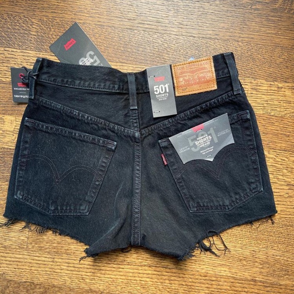 Levi’s black denim shorts never worn!